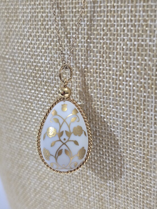 Franklin Mint Jewelry - Vintage 1978 Franklin Mint Bisque Porcelain Floral Easter Egg Pendant Necklace